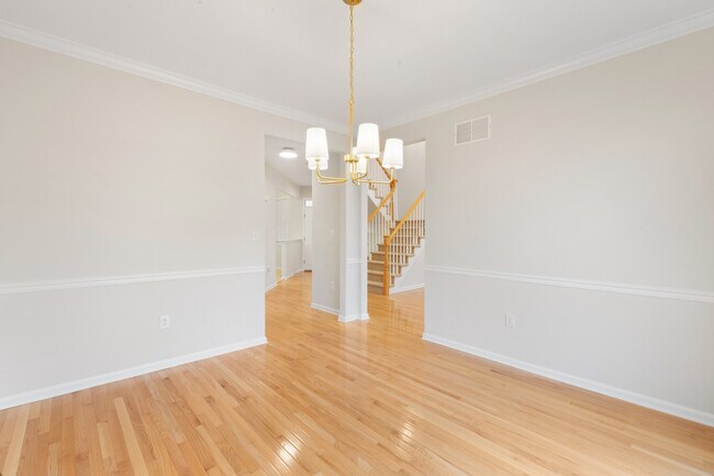 Dinning Room - 64 Henning Ter