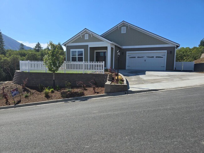 Foto del edificio - 3 bed 3 bath Brand-New Custom-Built home f...