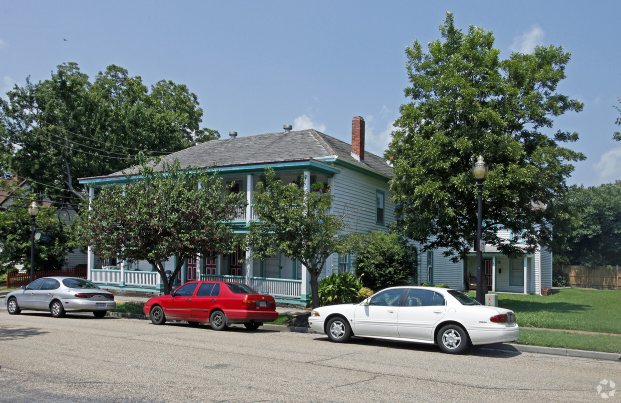 Building Photo - 360-368 Main St