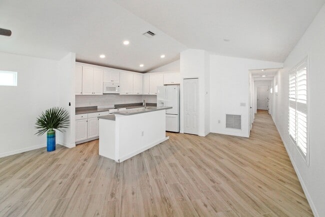 Building Photo - 12670 Shimmering Oak Cir