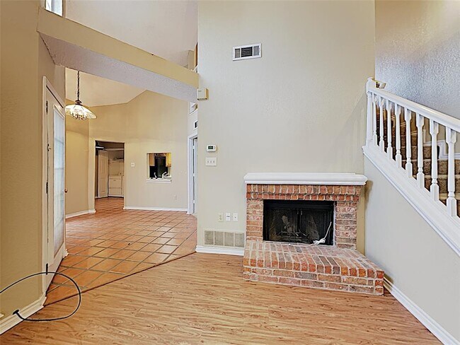 Building Photo - 10844 Gable Dr
