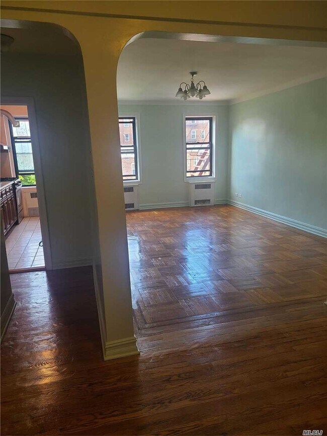 Foto del edificio - 65-38 Booth St