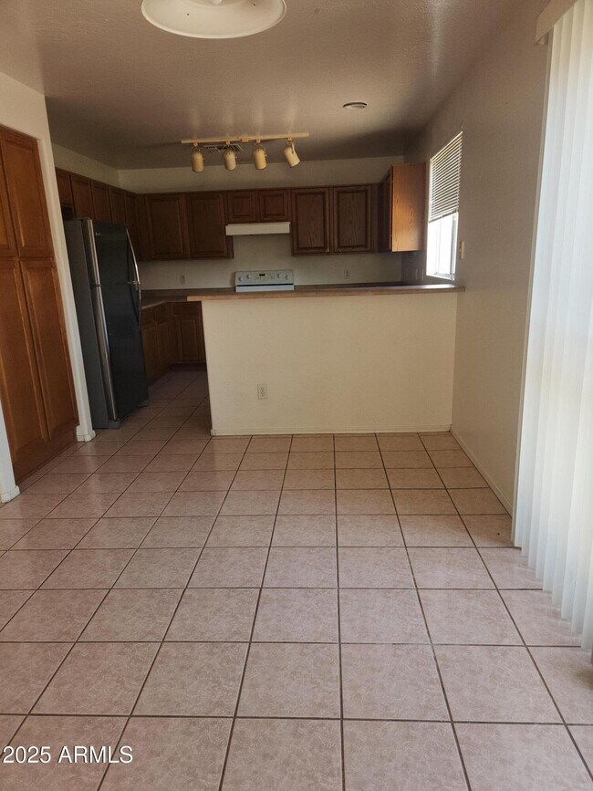 Building Photo - 11710 W Paradise Dr