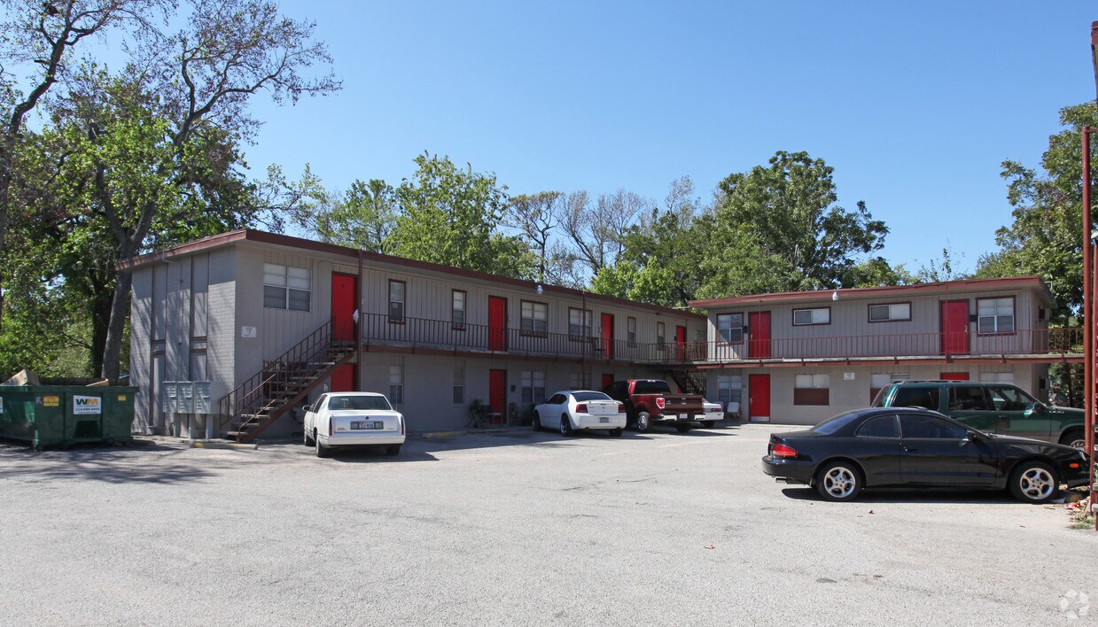 Primary Photo - Kashmere Royal Apartments
