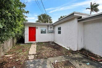 Building Photo - 1160 W 26th St