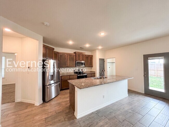 Foto del edificio - 2215 Hornbeam St