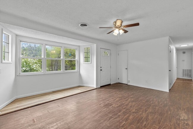Building Photo - 2205 Island Blvd