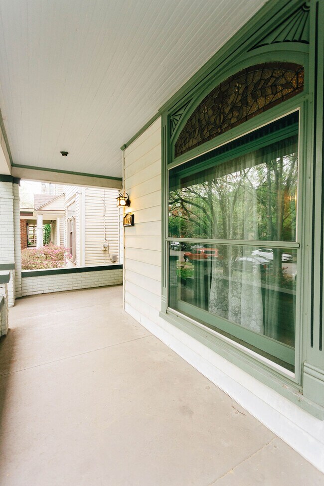 Foto del edificio - 1324 Highland Ave