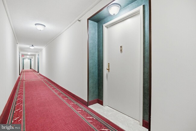 Photo - 3713 S George Mason Dr Apartment