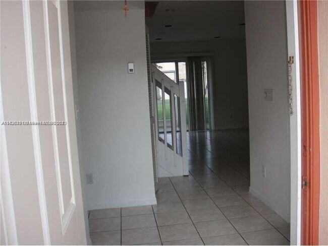 Foto del edificio - 752 NW 208th Terrace