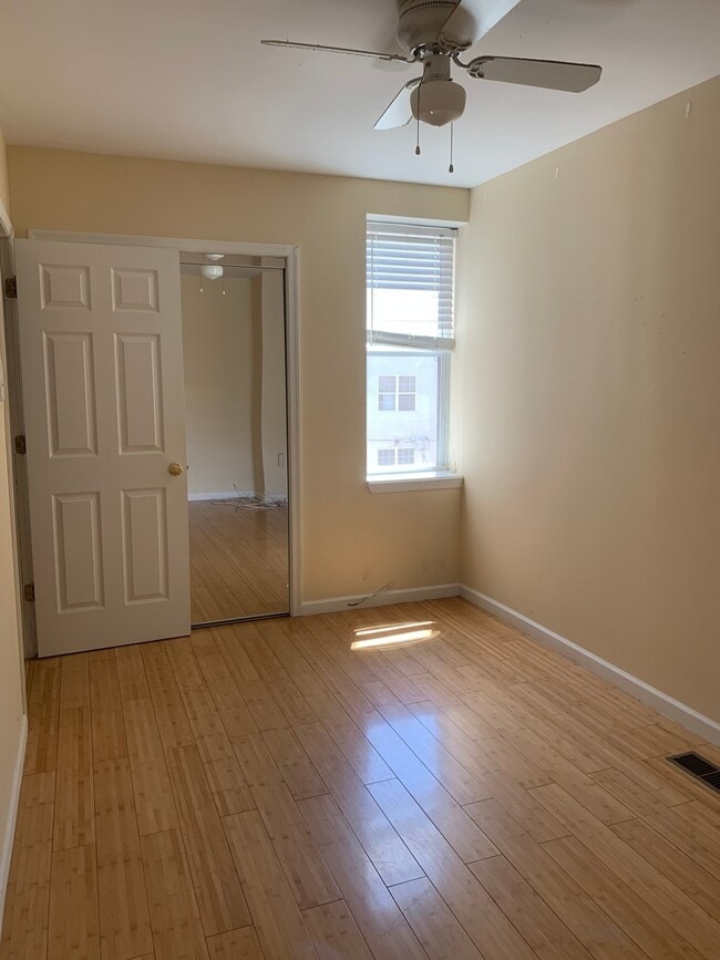 Foto del edificio - 1849 Willington St