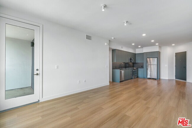 Foto del edificio - 10601 Washington Blvd