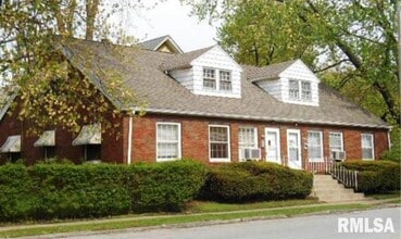 Building Photo - 326 N Pine St
