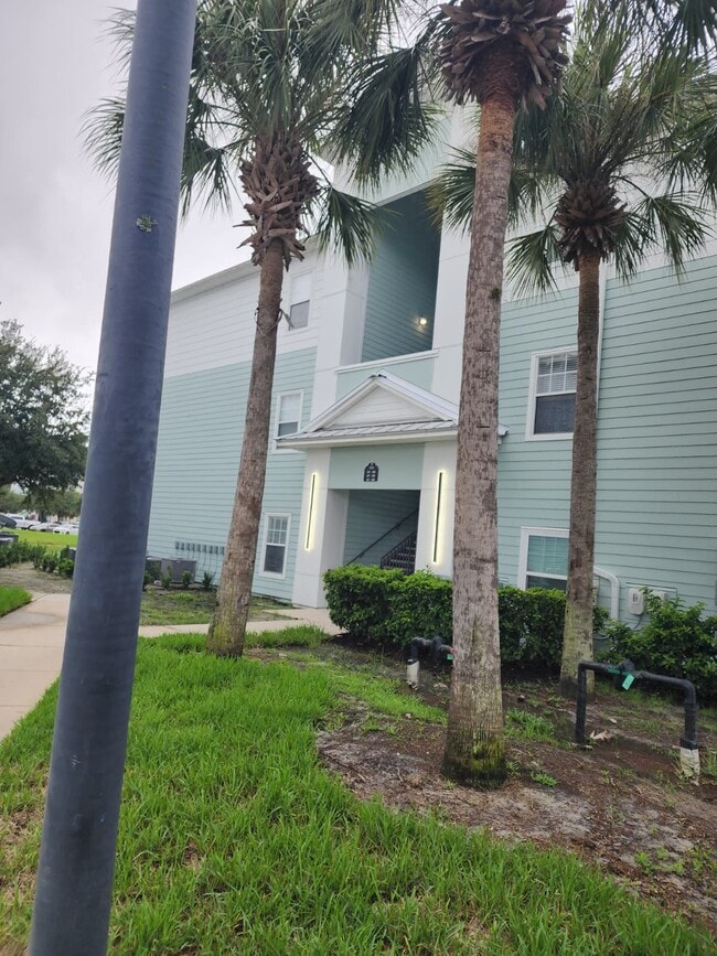 Building Photo - 8218 Green Parrot Rd