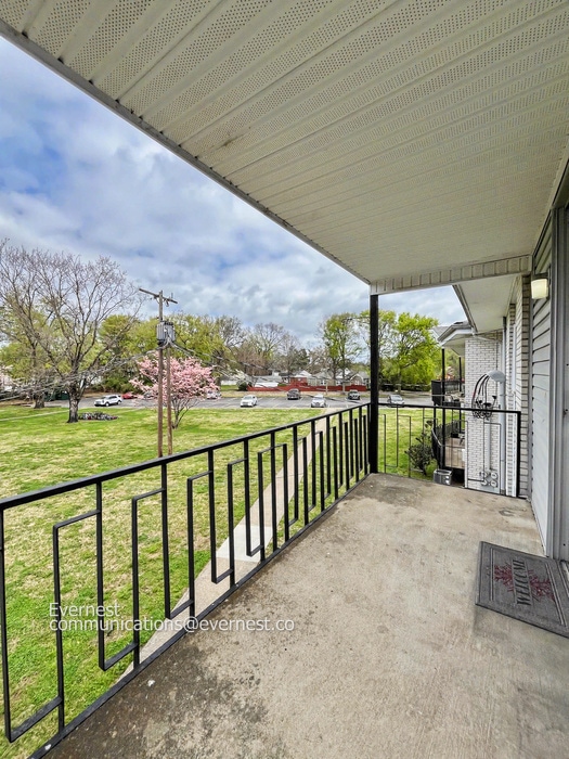 Foto del edificio - 613 Hillsboro Rd