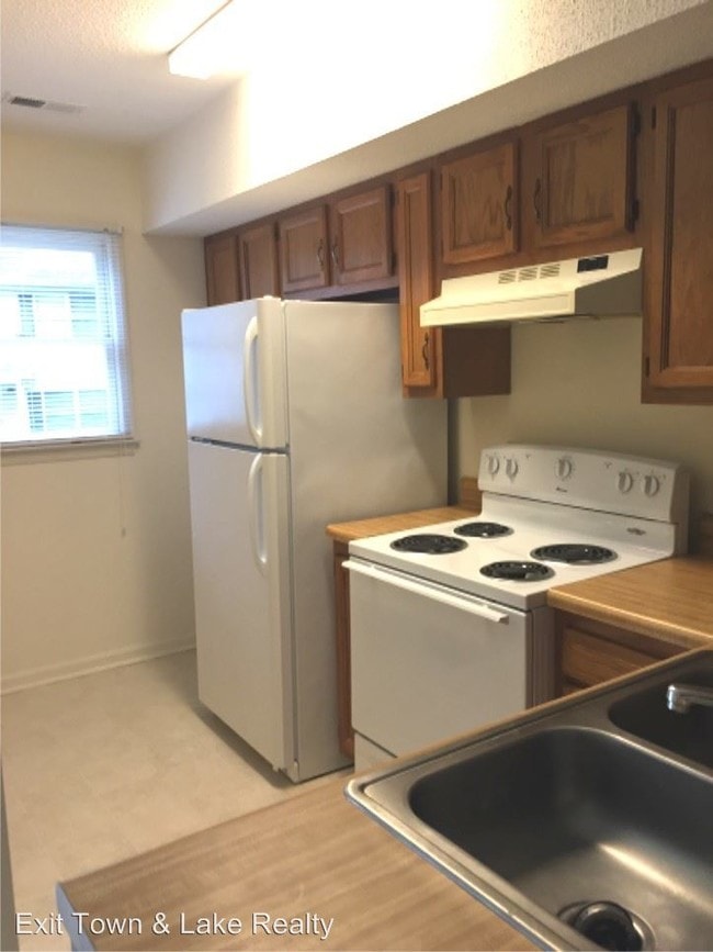 Building Photo - 2 br, 1.5 bath Apartment - 216 Smith St.
