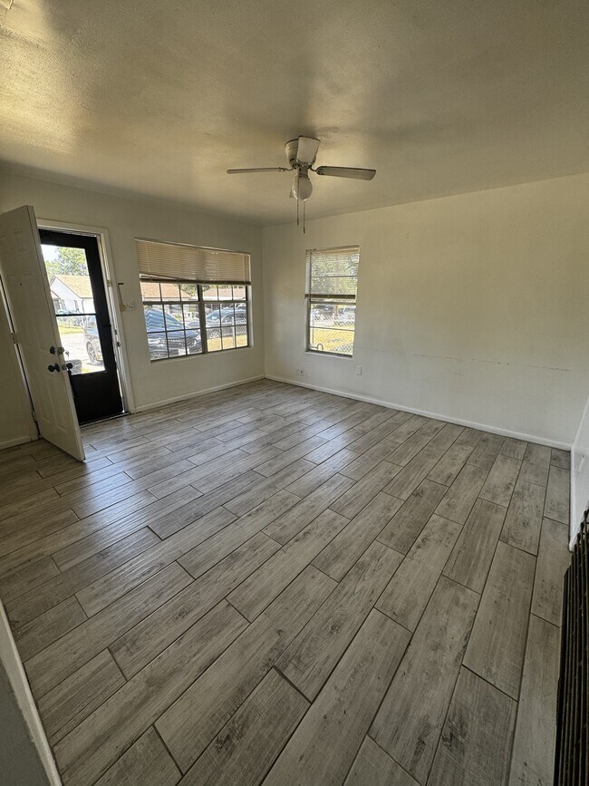Foto del edificio - 624 Park Ln