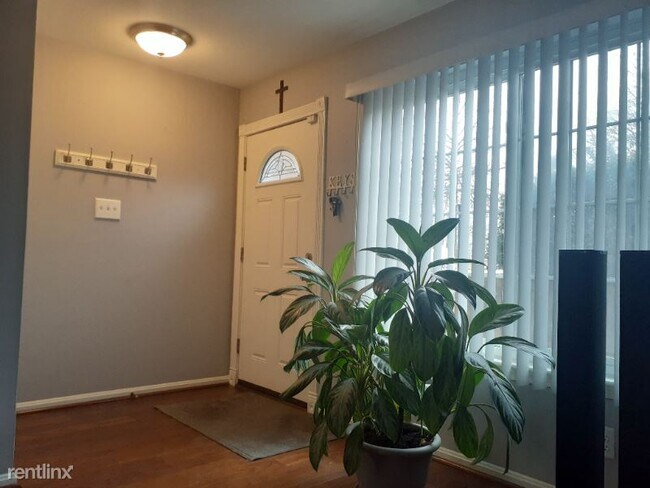 Building Photo - 3 br, 1 bath Condo - 3408 Bruton Parish Way