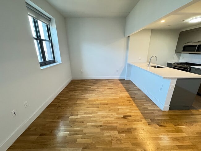 Foto del edificio - 310 Clarkson Ave