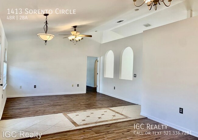 Building Photo - Beautiful 4 bedroom 2 bath home in a gated...