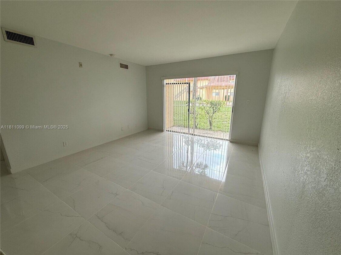Foto principal - 2840 NW 55th Ave