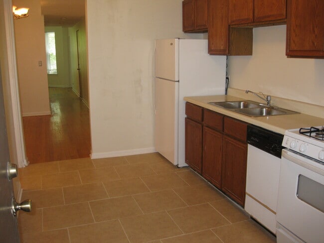 Kitchen - 908 W Grace St