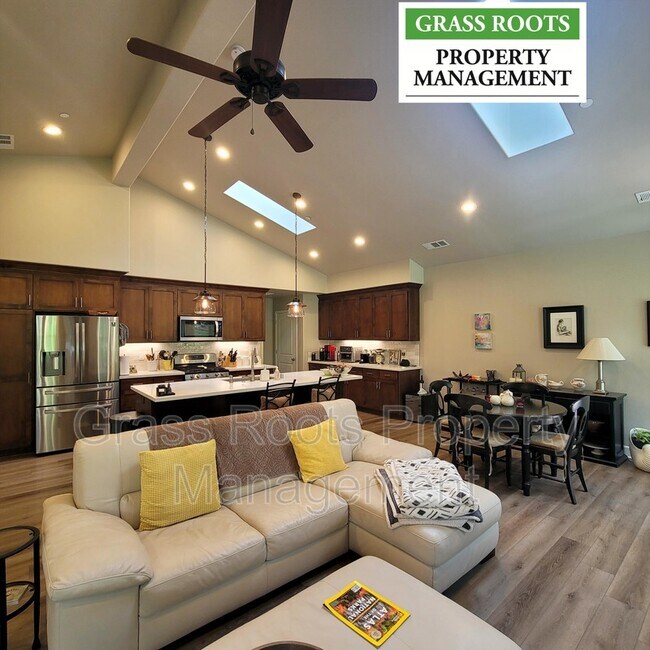 Foto del edificio - 15250 Sky Pines Rd