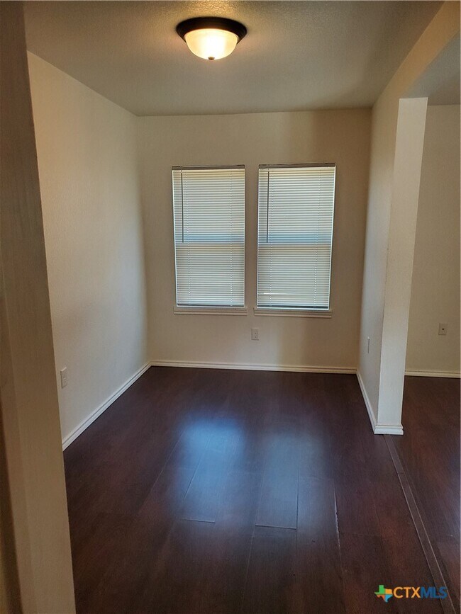 Foto del edificio - 826 N Bowie St