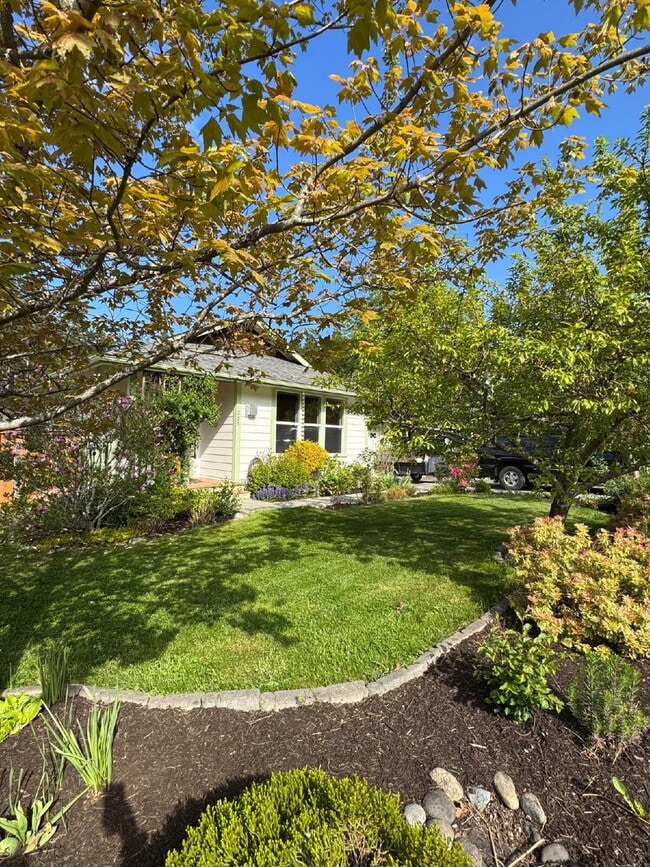 Foto del edificio - Single-family 3-bedroom home in a desirable neighborhood in town!