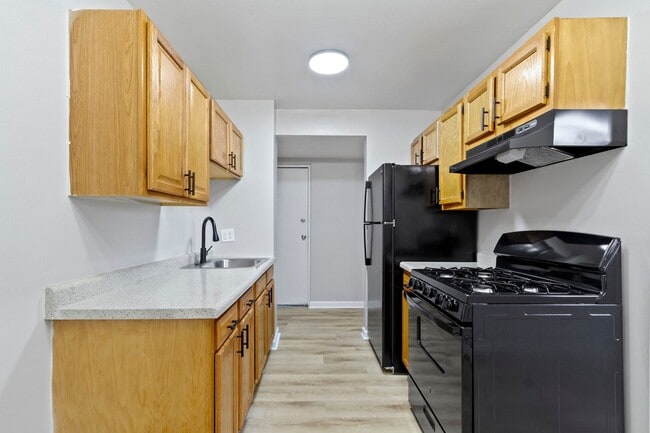 Building Photo - The Courts Apartment Homes