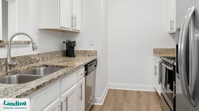 Building Photo - 925 Canterbury Rd NE