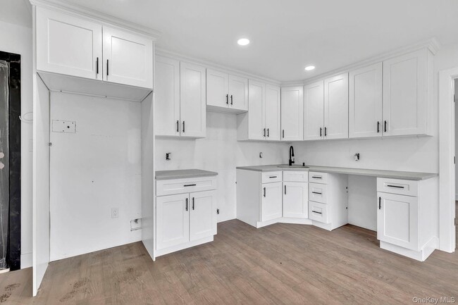 Building Photo - 74 Broadway