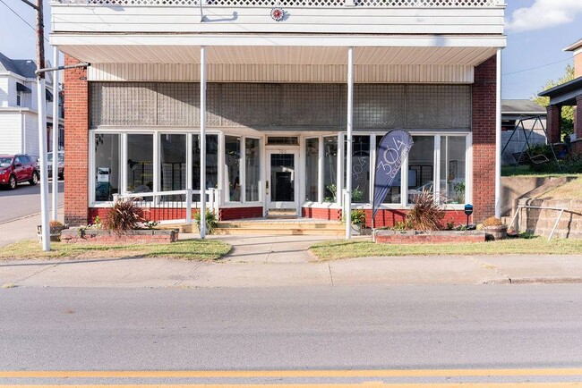 Building Photo - 700 1/2 Morgantown Ave