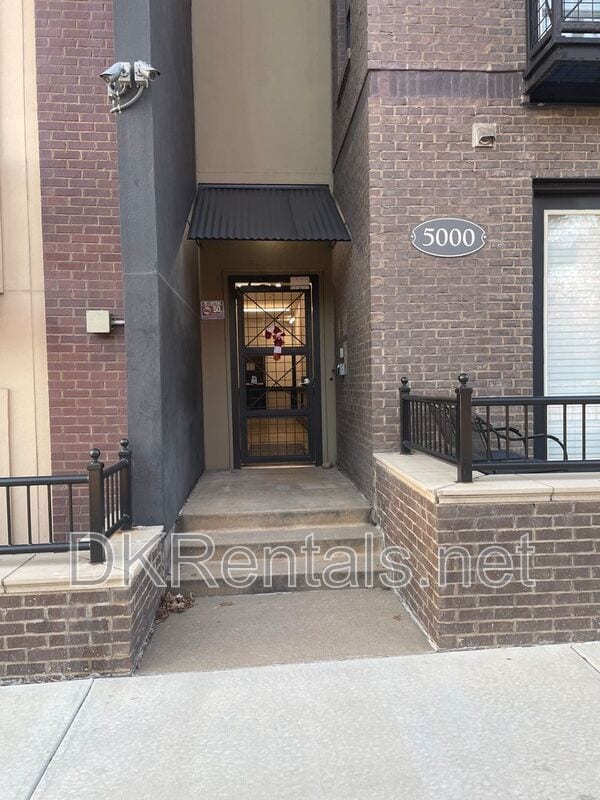 Photo - 5300 Peachtree Rd House