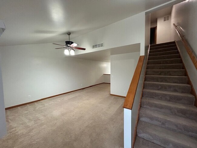 Foto del edificio - Two Bedroom. 1.5 Bath TOWNHOUSE