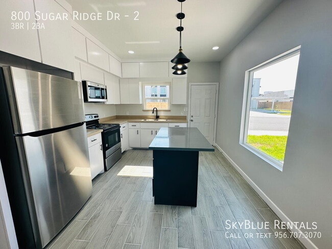 Building Photo - 800 Ridge Dr