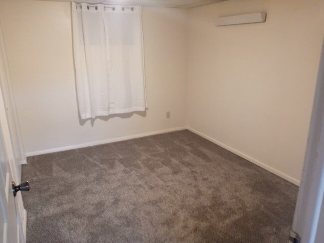 Building Photo - 340 S Wagon Wheel Dr