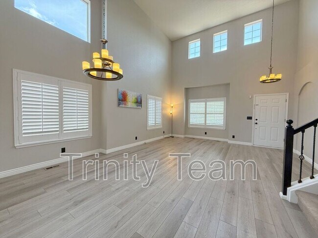 Building Photo - 2730 Sunset Way