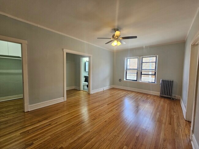 Foto del edificio - 3412 W Montrose Ave