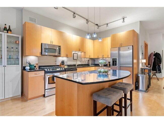 Building Photo - 401 N 2nd St