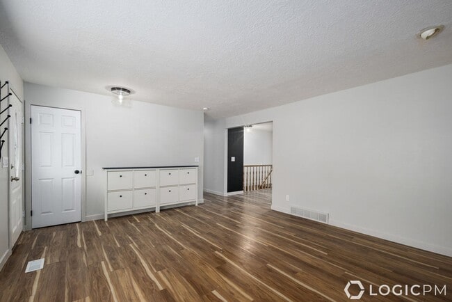 Foto del edificio - 10328 Countrywood Dr