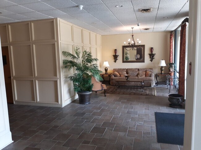 Foto del edificio - Marvellous Two Bedroom Condo With Perks!