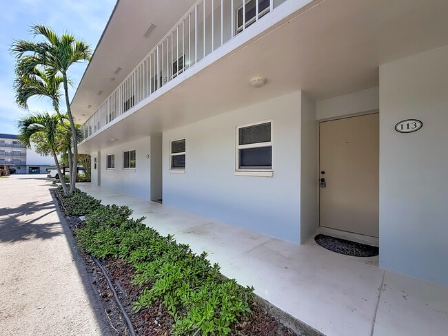 Building Photo - 207 Tropic Isle Dr