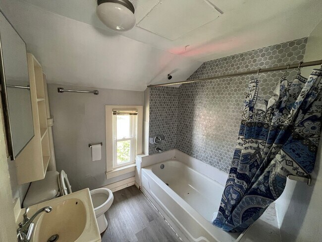 Building Photo - 1314 22nd St