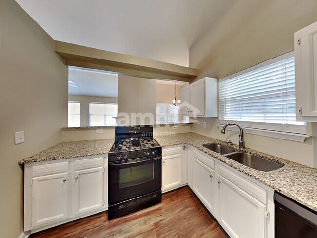 Foto del edificio - 214 Woodland Way