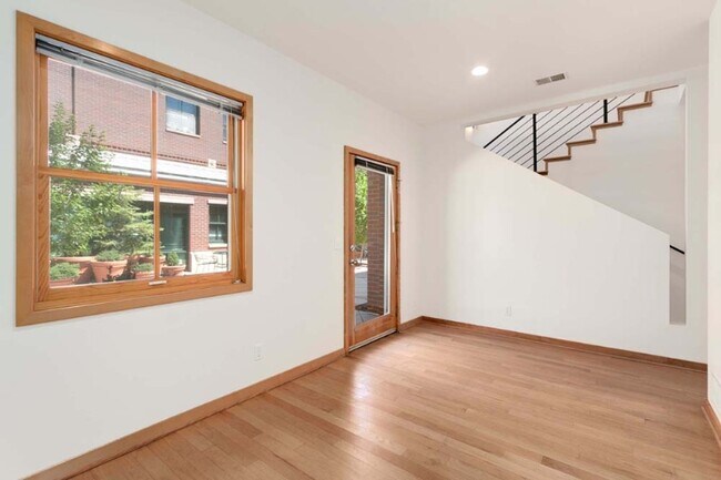 Building Photo - 120 Mathews St