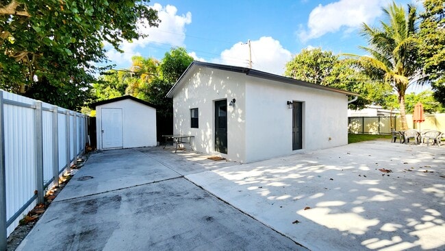 Building Photo - 421 W Evanston Cir