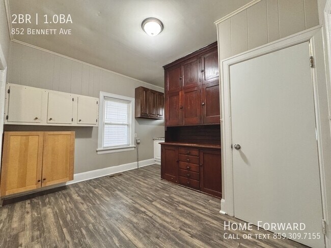 Foto del edificio - 852 Bennett Ave