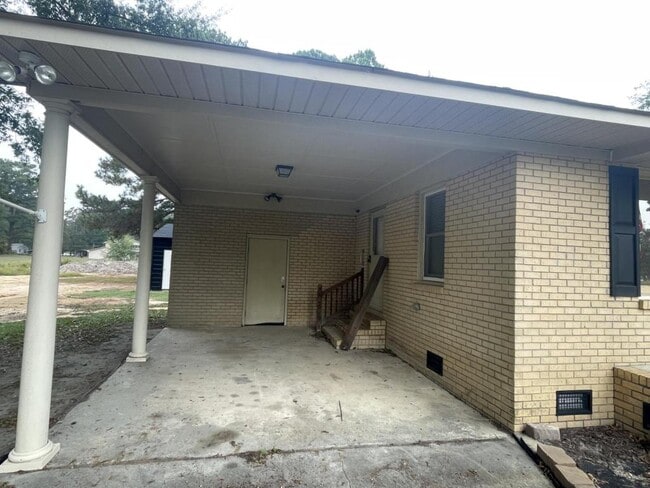 Building Photo - 305 Gough St