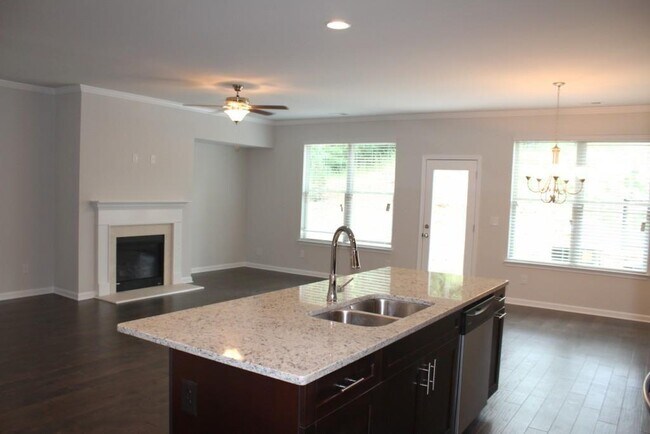 Foto del edificio - 5605 Warmstone Ln